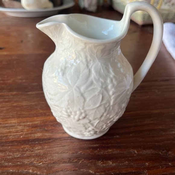 Wedgwood Of Etruria & Barlaton Grapes of Wrath cream pitcher - Picture 4 of 5